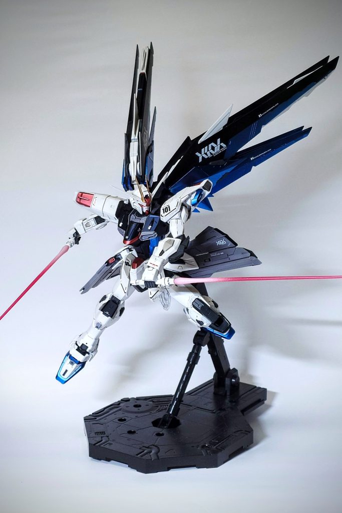 さすがビームサーベル二刀流が似合いますね。