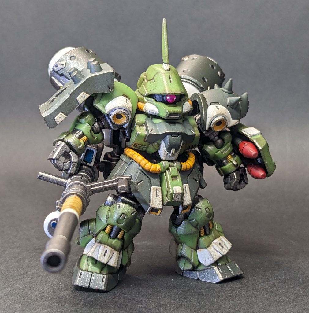 実はギラ・ドーガ初めて作りました。モビリティジョイントは独自アレンジで細かくモールドが入っているのでカッコイイですね。基本塗装後にチッピングとリアルタッチマーカーで仕上げてます。