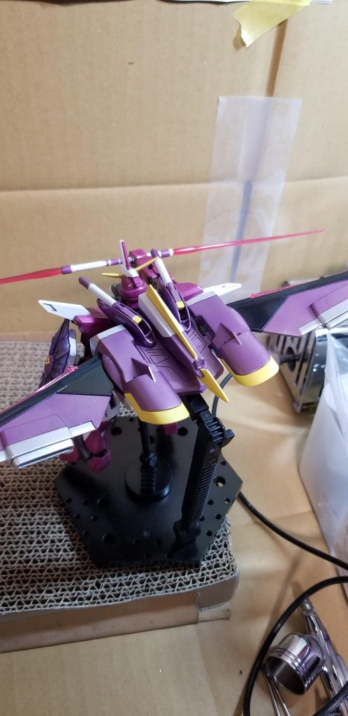 背面です。黒パーツ、真っ黒もどうかと思い灰色っぽいキャンディにしてみたのですが、、、ジャスティスは色が多くて難しいです。