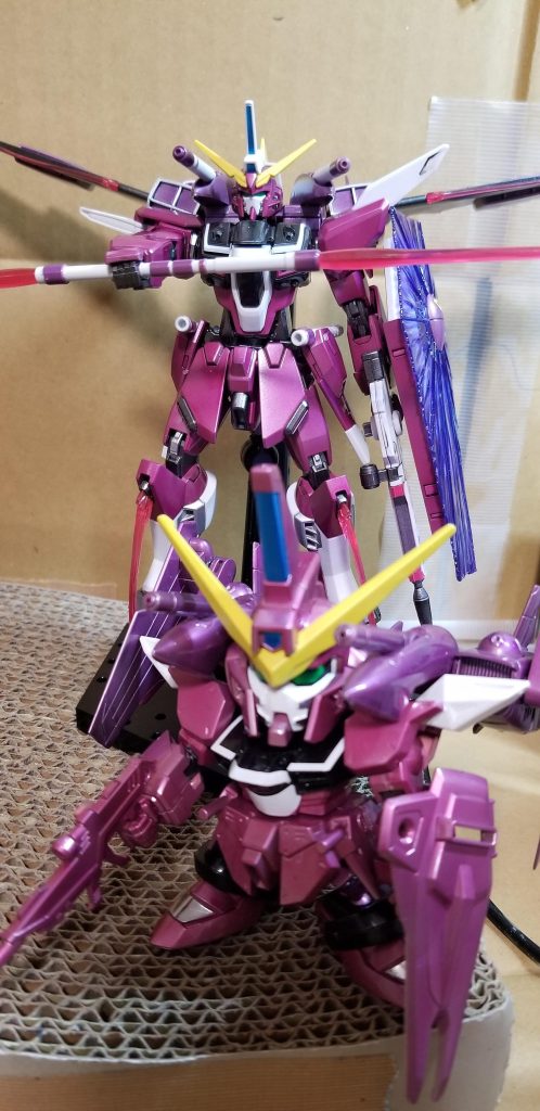 先にSDで実験してから作ったのですが、作り終わってみるとSDの方が光っています、、、(-_-;)同色のメタリックや焔朱ベースでリベンジ予定です!最後までご覧頂き、ありがとうございましたm(_ _;)m※.バックパックの先端紫パーツ、紛失しました、、、orz