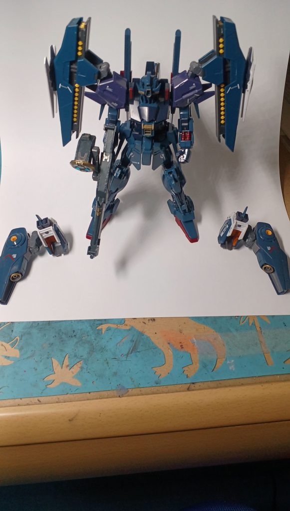 設定デッツーの強化プランとして開発したのが、このオブザーバー。偵察や横やりをコンセプトに開発された。ミサイルポッドに着いているセンサービットで敵を索敵、高度なマルチロックシステムにより相手にミサイルを撃ち込むことが出来る。さらに、新しく搭載した学習型AI μを搭載することによりAIとパイロットに機体を操作させることにより高度な動きを機体で出すことが出来る。今回はデッツーの強化プランでした!またこのようなものを投稿させていただきますので楽しみにしていてください!それでは、今日はこの辺で。