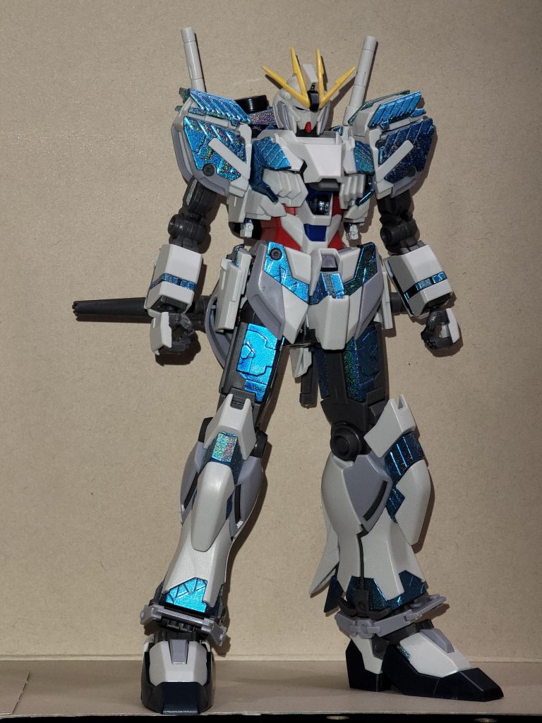 スミ入れはちょっと苦手なのでサイコフレームの色替えのみですが、なんとなく雰囲気出てる出てると思うので満足です。