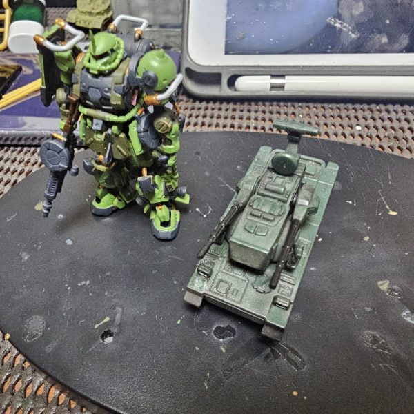 揚陸作戦ジオラマにザクタンクを追加するか検討中。多分揚陸作戦で空中戦が発生した場合連邦が制空権を握る可能性が高そうなので対空マシマシ、対要塞戦闘のキャノンを背中に追加しようかと。ただ高機動型ザクをベースに使うのがちょっとなぁ。漫画のザクタンクみたいにしたいのはある。（1枚目）