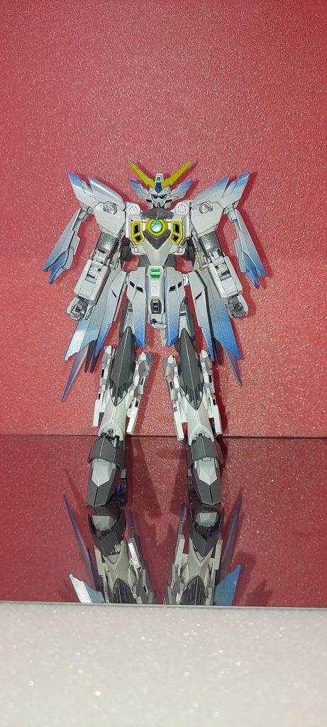 正面八咫烏が黒メインだったので今度はスノーホワイトをイメージして配色を決めました。