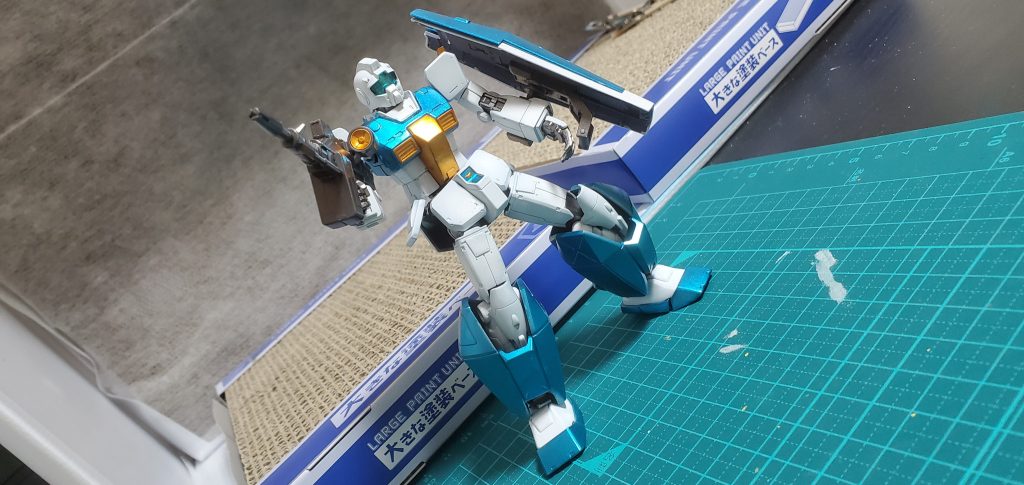 チョバムアーマー貼り付け前足は靴下みたいに履かせてるだけなのでパージ可能肩アーマーはMr.セメントで固定したからパージ不可能…なんだけど接地面少なくてブンドドするとたまにポロりが!