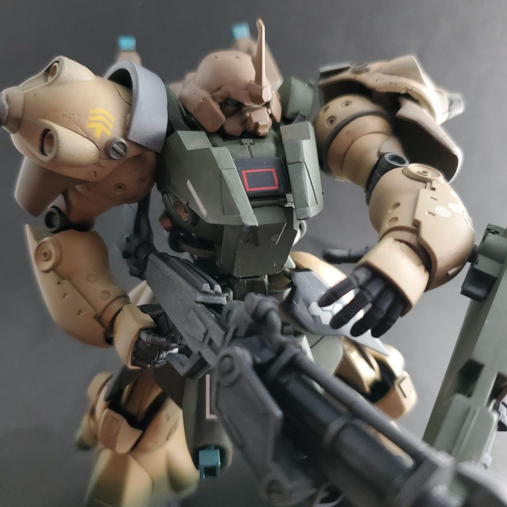 肩部、胸部に追加装甲。各所にスラスターを増設。