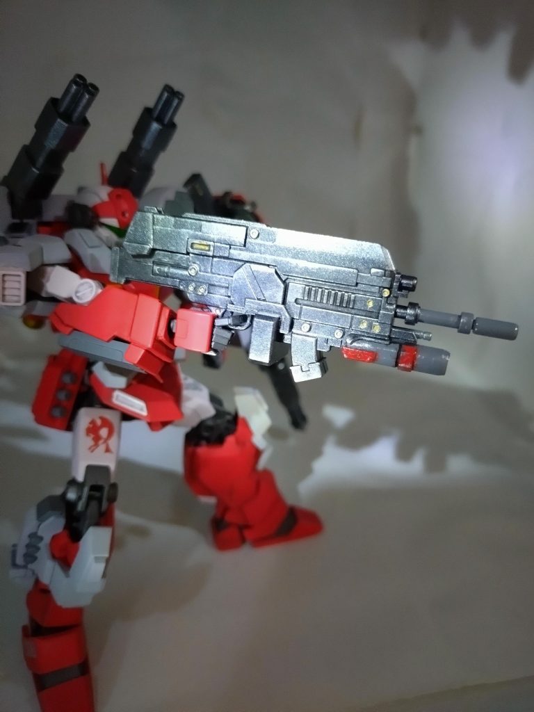 久々にチッピングしました。キャノンは、もう一体と交換しましてこっちは短いの２丁。ガトリング×3で、弾丸ばらまくのが担当…のつもり。