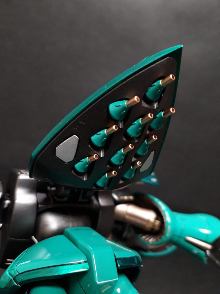 マスキングめんどくさっ!ってなるファンネルw技量と精神力が限界でこれが精一杯ですが、塗りましたとも。