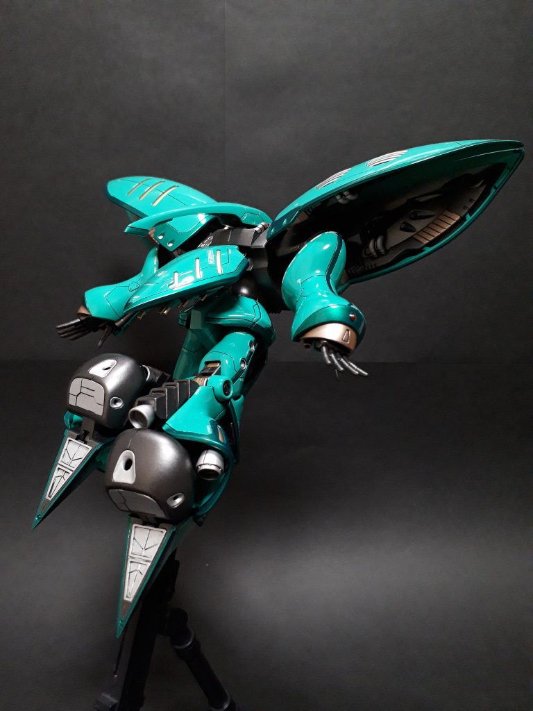 くるぶし横のバーニアは自分としてはまあまあのでき。ふくらはぎ下部のバーニアは角度が悪かった。この向きだとかかと燃えちゃうじゃん!蛇腹部分が可動するから、その時だけ使うんだろうね。