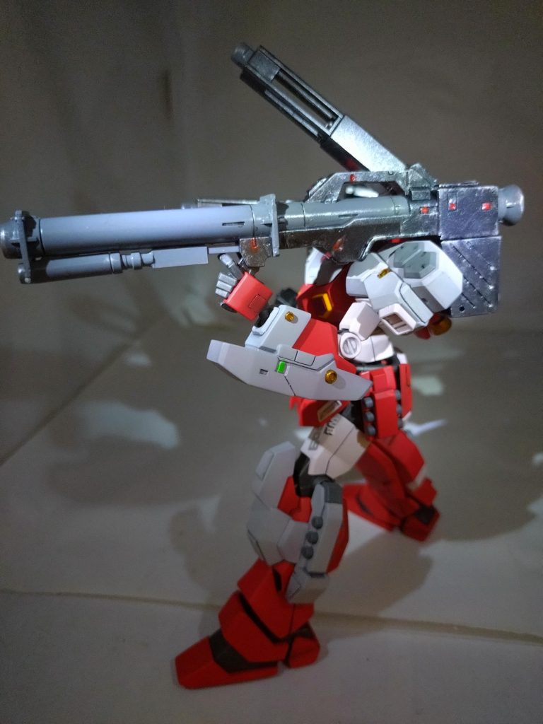 だいぶ昔に作ったものをそのまま流用したので、仕上げは手抜きです…銃口の下部に、ビームの銃口をつけてみました。