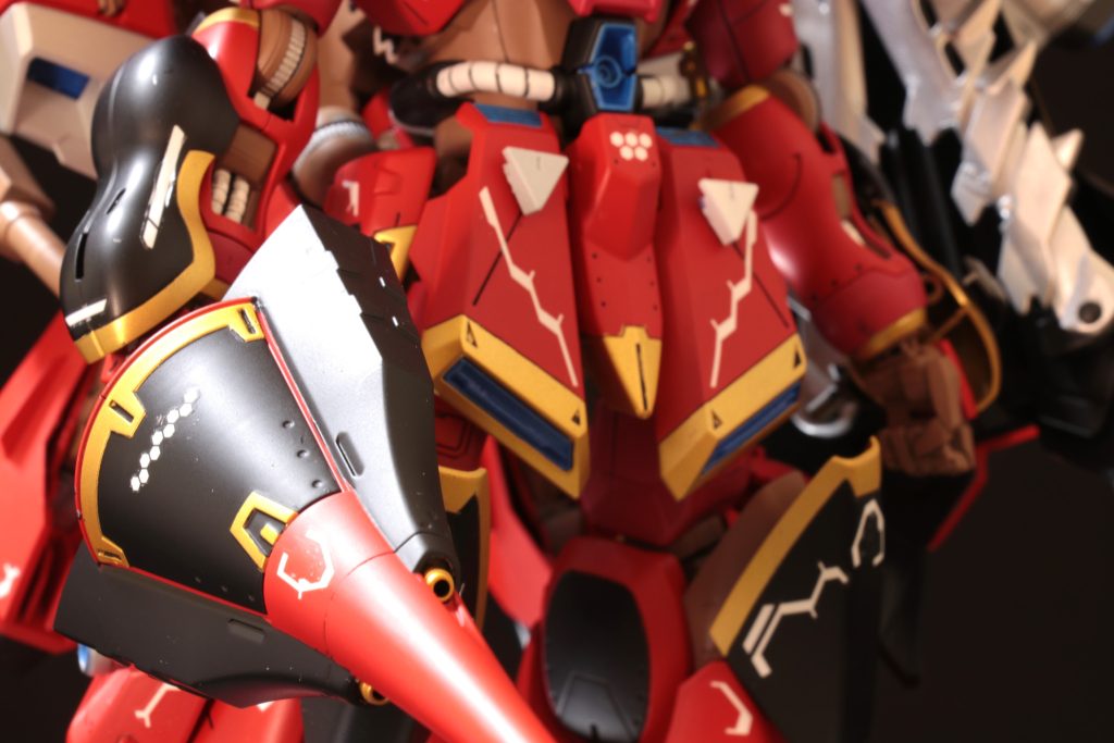 金色の部分は自分でスジボリをしてるところもあります