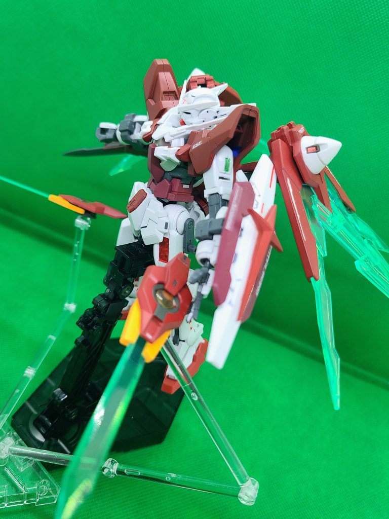 「000[ｱｲﾝ-ｿﾌ-ｵｳﾙ]」パイロットの感情の暴走によって発現したトランザム バーストの粒子濃度の臨界現象トランザム バーストと効果は限りなく同じだが、最大の違いは意識共有空間とは別に自身を含めた小範囲の全ての物質を粒子化して意識を共有し強制的にイノベイターとしての進化(絶対にイノベイターになるわけではなく、人によってはあくまで一歩進む認識)を進めるこの際、粒子化より再構築された肉体は損傷を回復し絶命していなければ昏睡状態から回復が可能。「ボクはっ…殺したくなんかないのにいっ！！！」