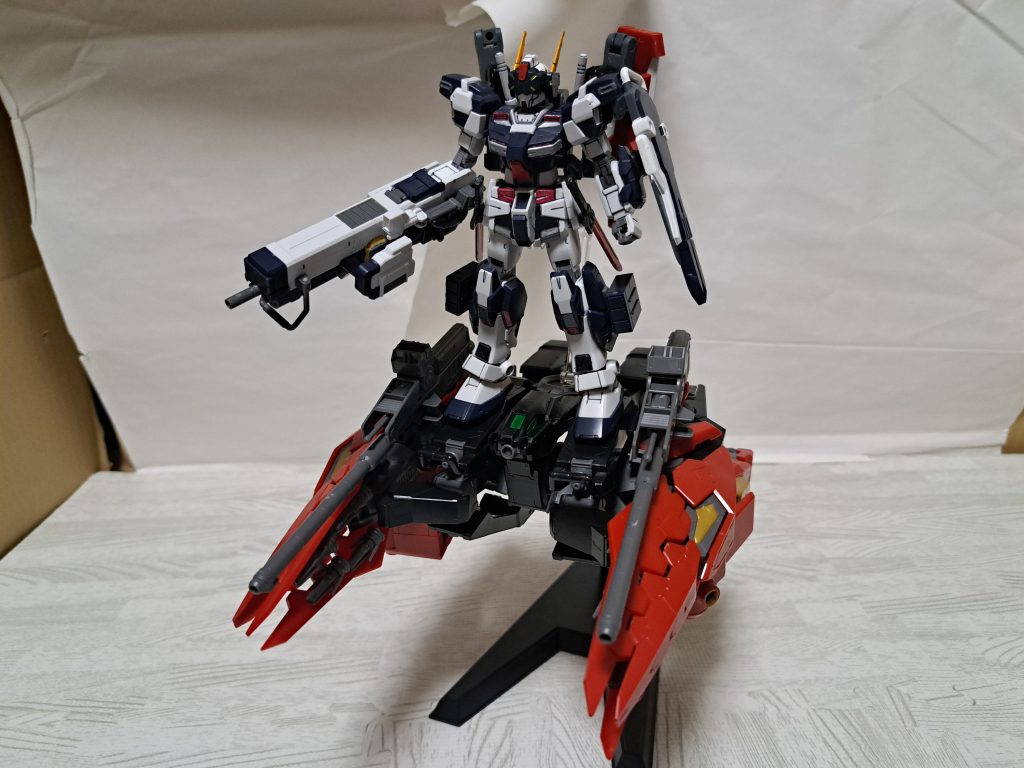 付け直した際にリフレクタービット改のスタンドを使い、ウロボロスガンダムが安定した状態で乗せられました。