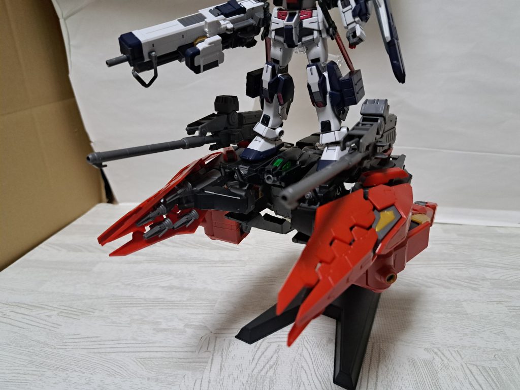 滑腔砲は裏返してジョイント部分にくっ付けました。