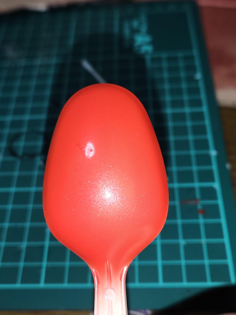 白に塗るとこんな感じ。参考までに。