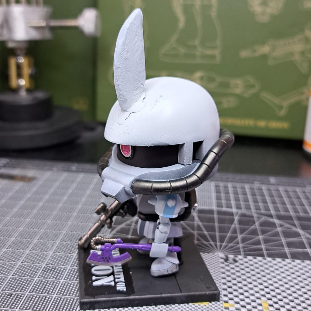 参考資料を見たら左肩に水色のラインがあったので適当に塗り分けしてみましたwww