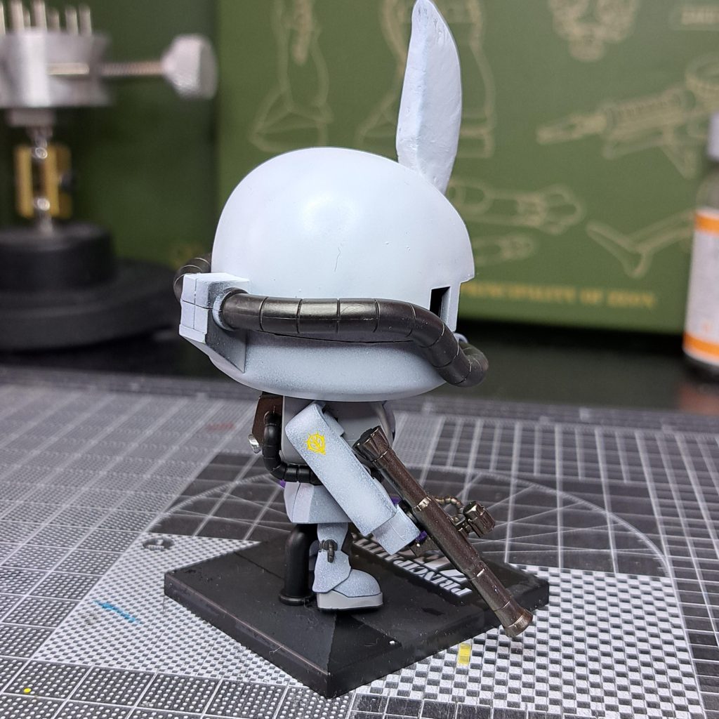 手持ちのデカールにちょうどいぃサイズのジオンデカールがあったのでワンポイントでデカール貼りました(ง ˙ω˙)ว♪ 