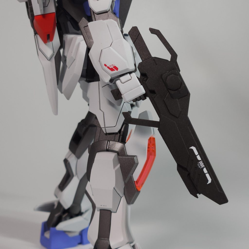 初のデカールにも挑戦！某金物屋にアシタのデカールが売ってたので使用してみました。クリアの余白が剥がせるので研ぎ出しもしなくて良くて楽ちん。