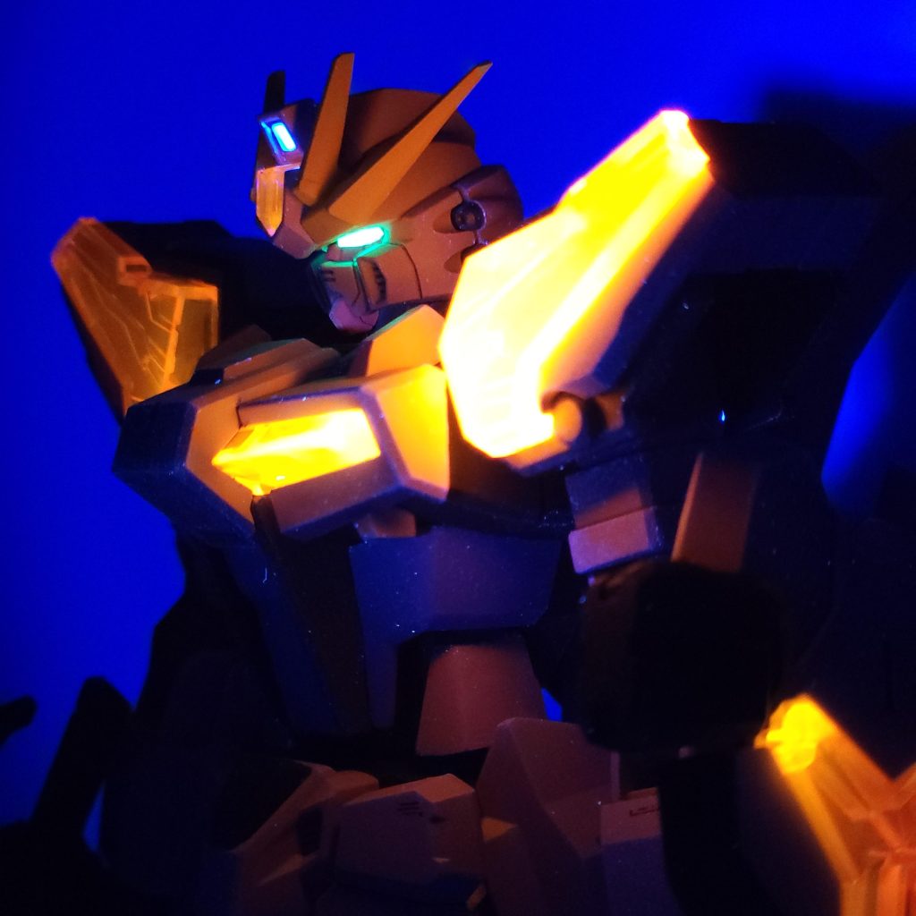 ブラックライトのみで撮影。ホコリが目立ちますね😂