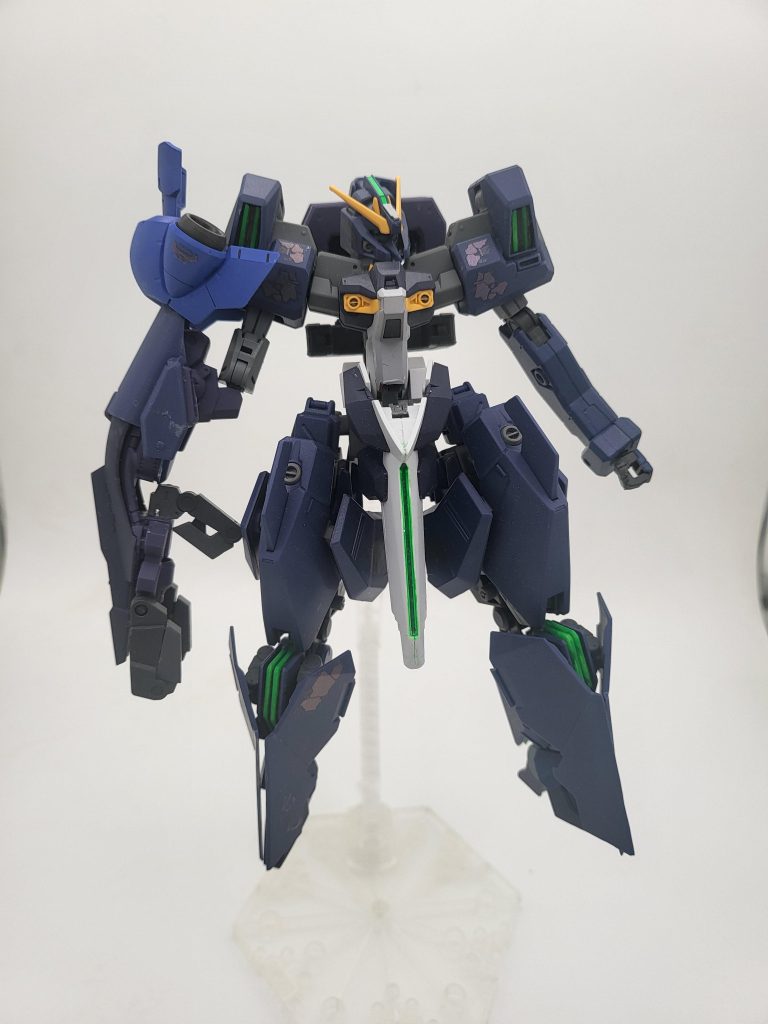 右腕クローアームに換装できます