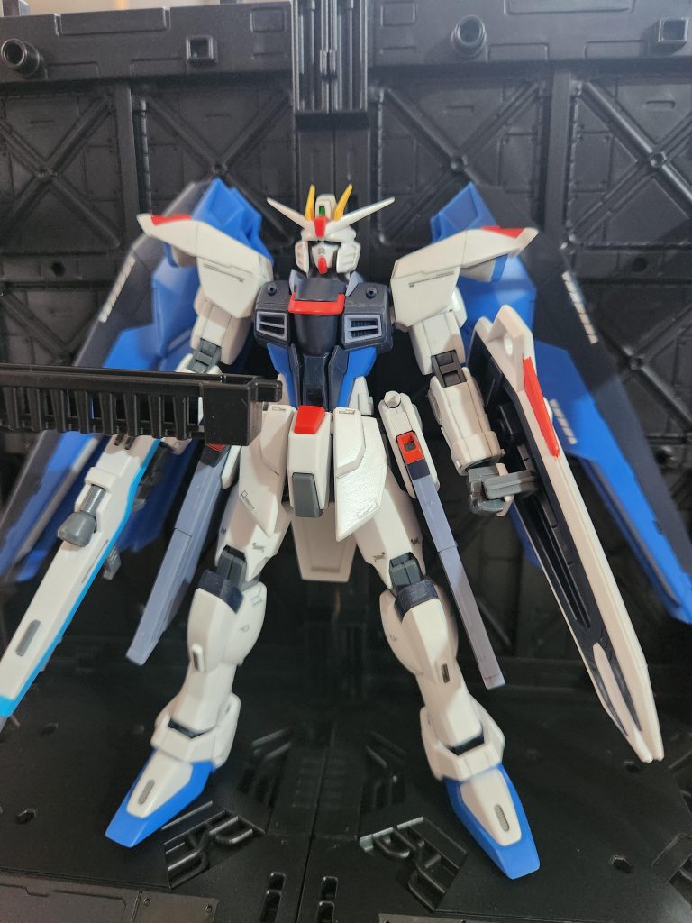 工作としては股関節のタイミングをずらしたのと上腕および太ももの幅増し、フロントアーマーとリアアーマーの大型化首の軸を1mm短縮して隙間をなくすようにしました！