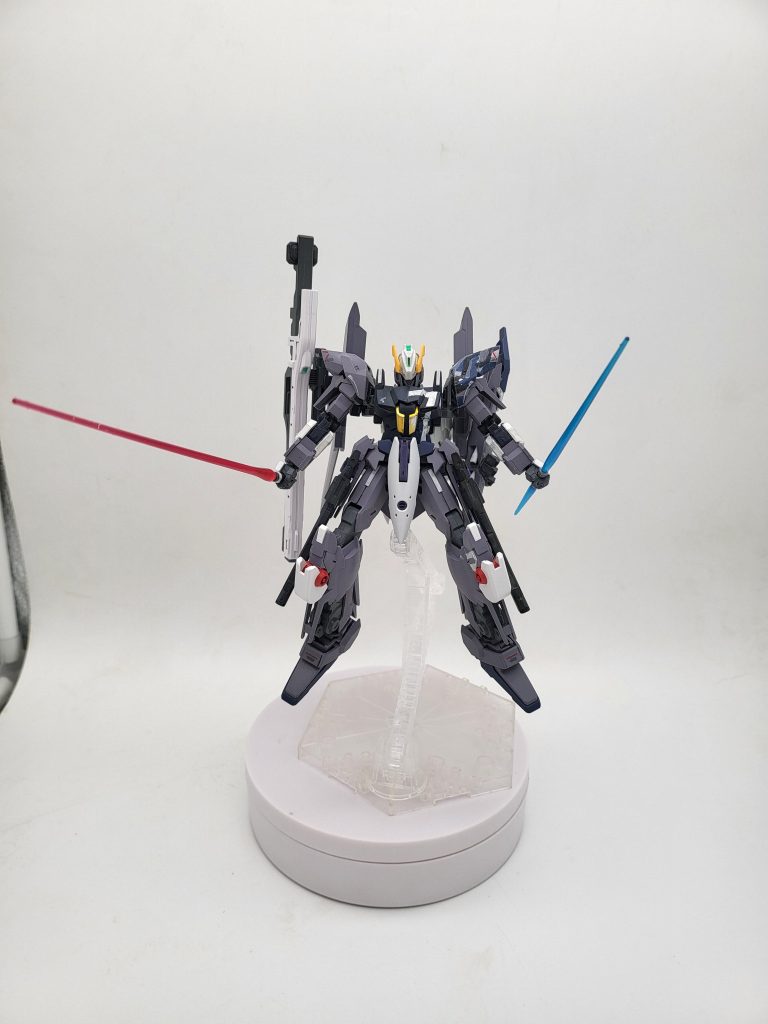 ハイパービームサーベルとビームサーベル(ランチャーとシールドはバインダーにラックできます)