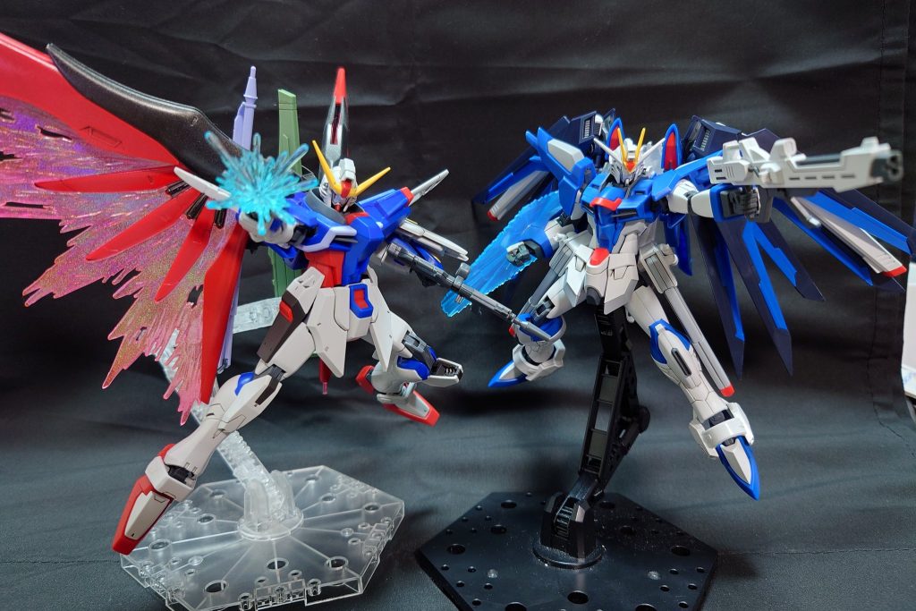 家にあるSEED系のガンプラがデスティニーしかなかったので、折角なので並べて…。インパルスとインフィニットジャスティスも飾りたい…。