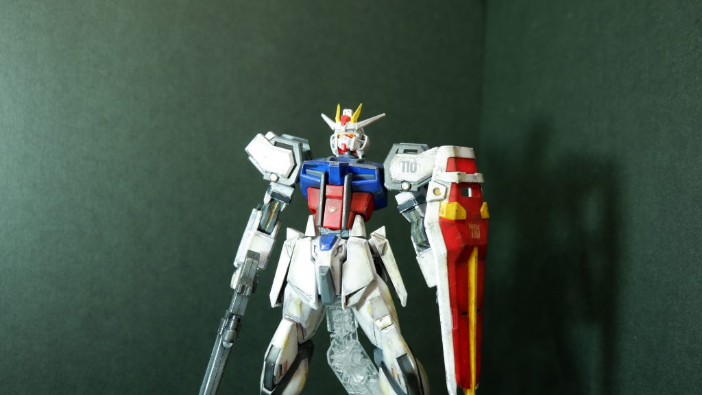 朝日を見るストライクガンダム