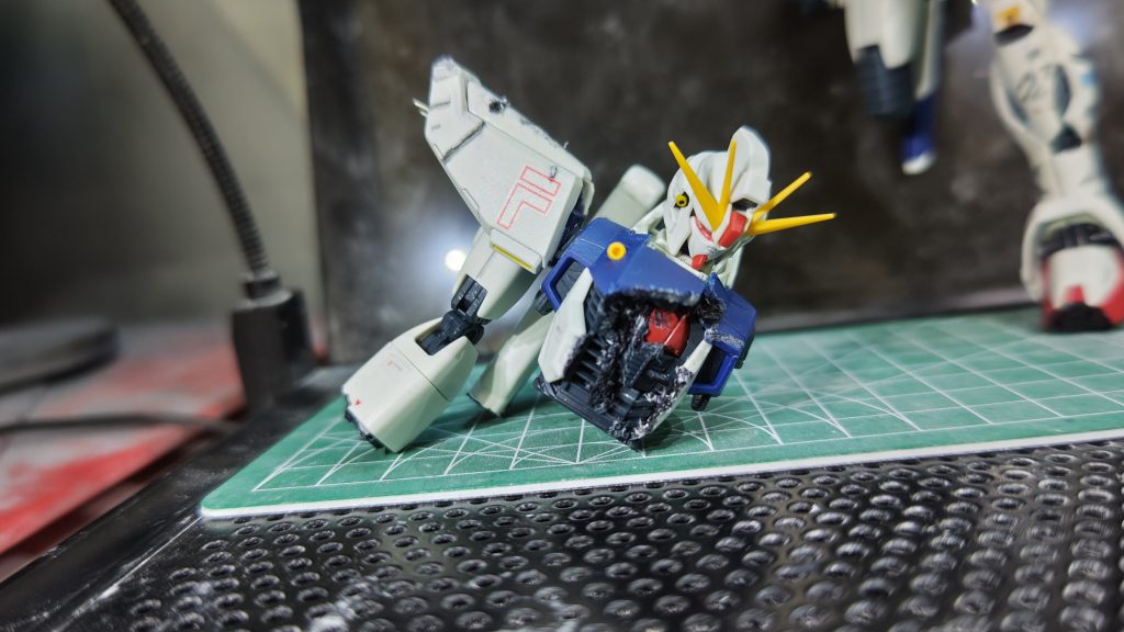 実はフェイス部分をMG Vガンダムから流用しています。コックピットも赤で塗装。
