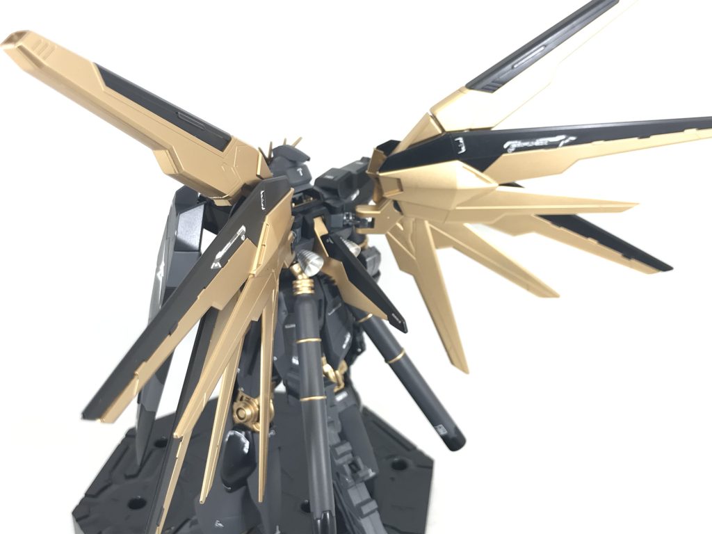 ウィング展開バックショット。なんか孔雀みたいなシルエットになってしまいました。