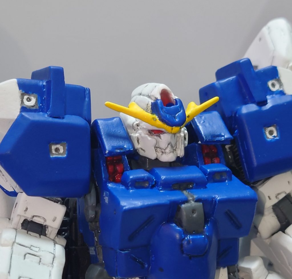 あまり開きませんが、ミサイルポッドも展開できるように加工してみました