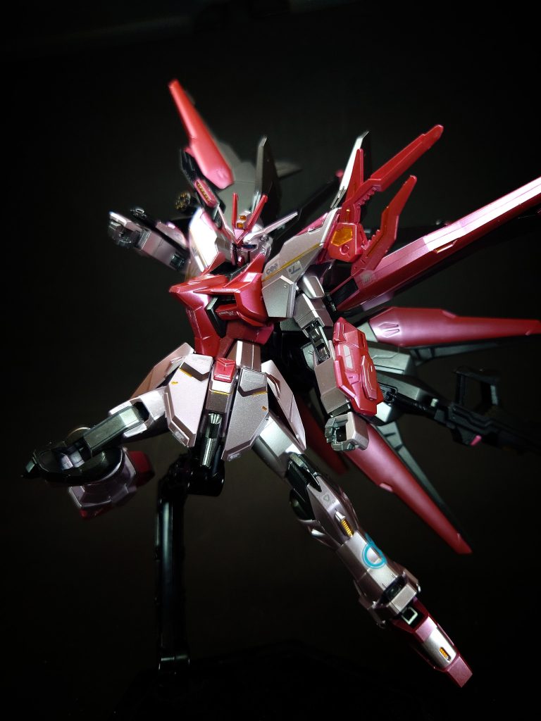 必殺攻撃 編集パーフェクトフルバーストパーフェクトストライクフリーダムに搭載されたほぼ全ての火器を展開。マルチロックオンシステムと組み合わせて一斉発射する。単機でも複数の相手でも関係無く強力な攻撃効果を与える事が可能。