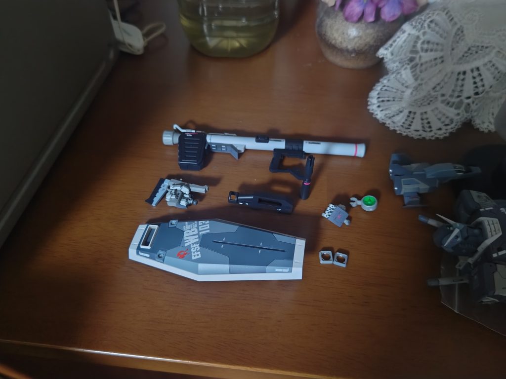 バズーカも作りましたがいい感じで構えられなかったので諦めました。