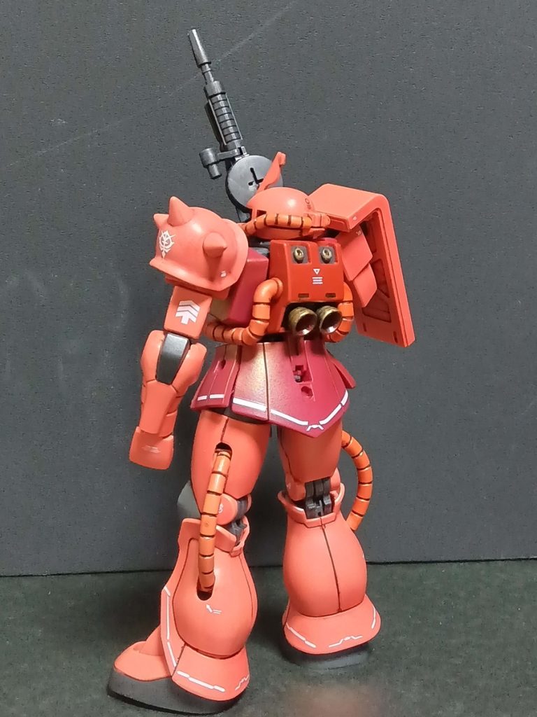 バーニヤーと足裏のみガンダムマーカーゴールドで部分塗しています。デカールはザク用持ってなかったのでRGインパルスと78用、ジオン汎用を使用。デカールRGのシャアザク用がほしかった。