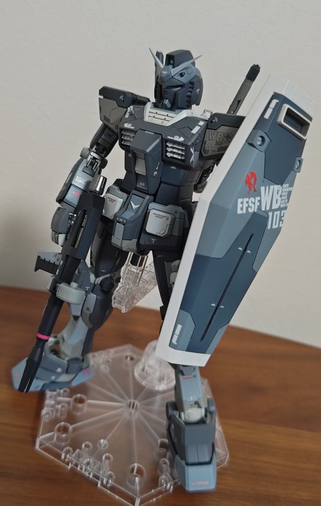 シールドの十字は無改造でもつけない状態がそれらしく見えるのがいいですね。マーキングは斜めに貼ってオシャレ感を。