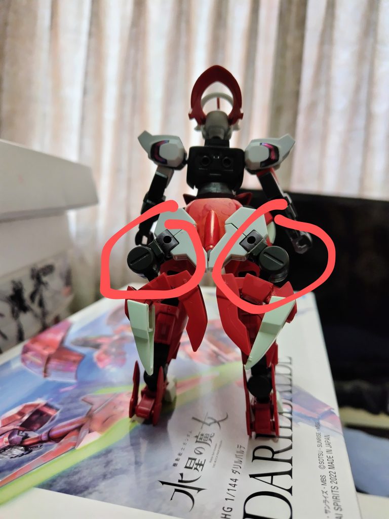 シュバルゼッテのバックパックのパーツとダリルバルデの足と関節のパーツをくっつけました