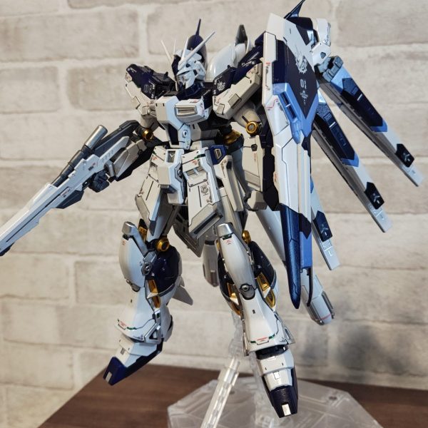 RG Hi-νガンダム　チタニウムフィニッシュ