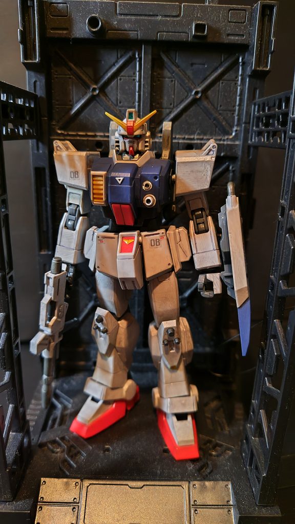 ダイソーでゲットしたドッグに立たせてみました。こちらをメインの写真にするか悩みました