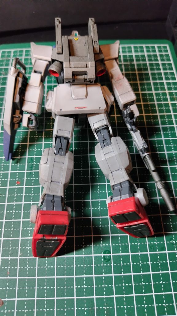 後ろ姿。ところどころ雑さが目立ちます。