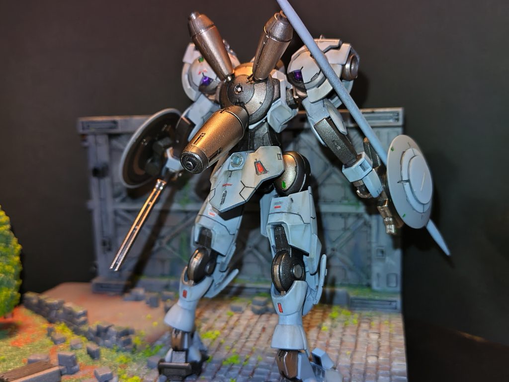 後ろのスカートは稼働できるように改造しました。見えないところでスラスター作成していますが自己満足です。