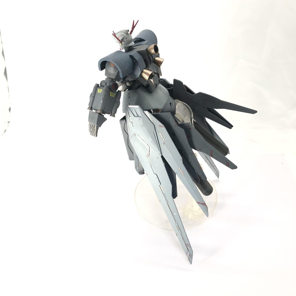 純粋な宇宙戦用として通常は歩行ユニット（脚部）は搭載されず、代わりに可変式のメイン・ロケット・モーターが搭載されている