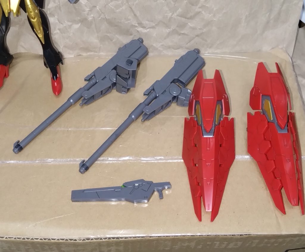 ティフォエウスに装備できる武装は『GNビームライフル』、『滑腔砲』×2、『ドラゴンヘッド』×2になります。