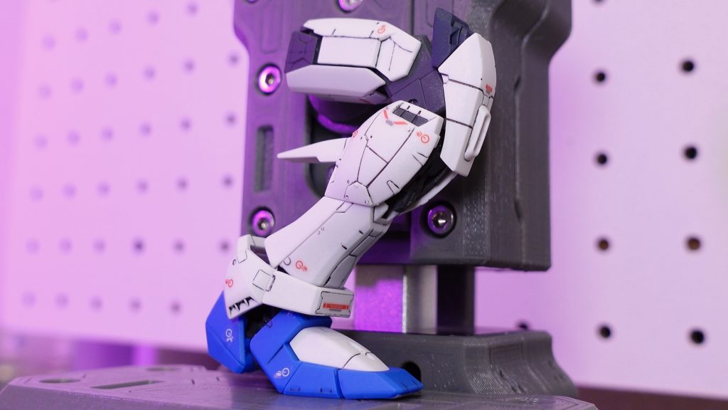 3Dプリンターで自作のスライドギミック可動テスト装置を使って脚と腕を動かしてみました。