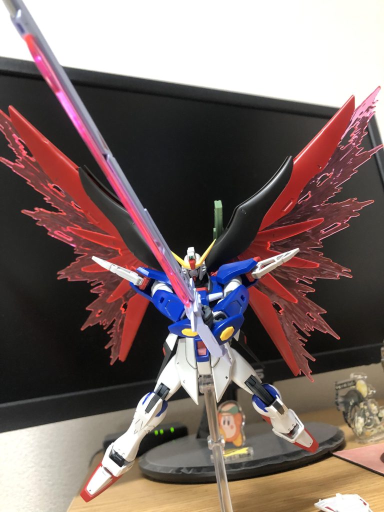 光の翼にクリアパーツを付けて。見た目のボリューム感も上がって迫力がありますね…！こんな素敵な追加パーツを付けてくれるなんて流石バンダイさん……！！