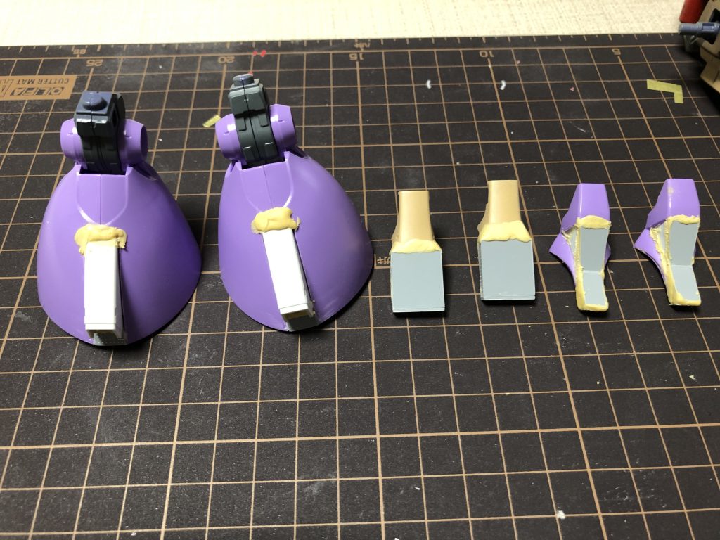 プラ板とパテ加工中。この時点では、脚部の不具合に気づかず。。