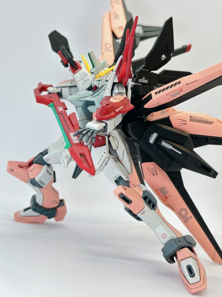 バックパックは超大型ですが、支えにもなるので、意外と自立できます