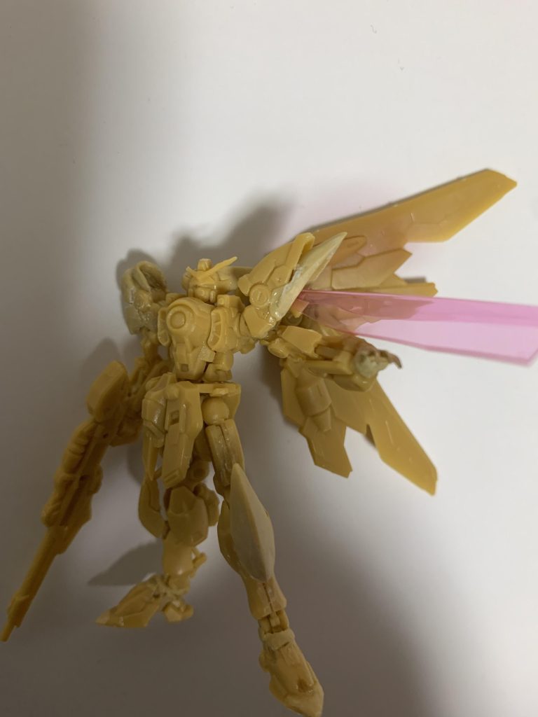 不安だった作成中の写真です。足もこの後ポーズ変更のために関節を作り直したりしてます。