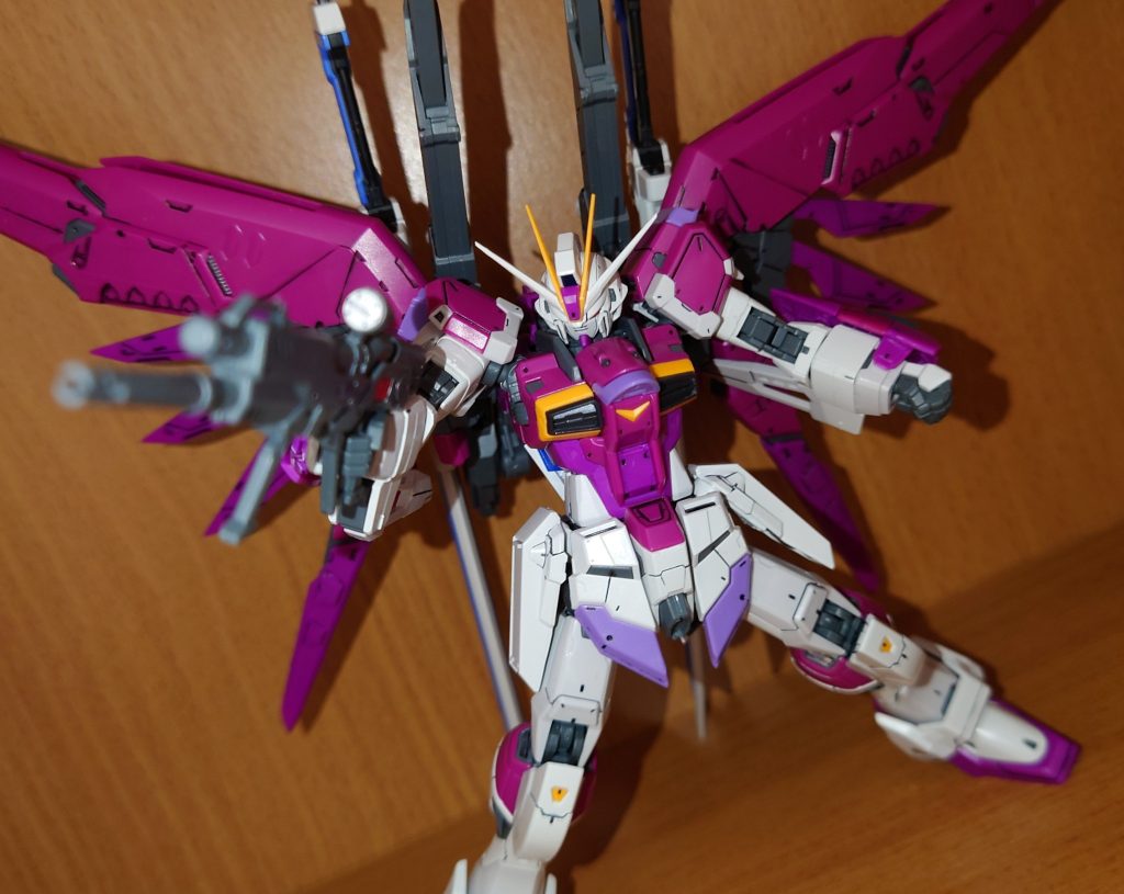 サムネの写真の全体でビームライフル構えてるシーンです。