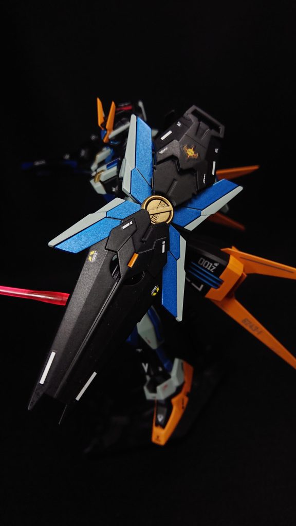 部分塗装にタミヤのエナメル塗料・オレンジ・フラットブラック・フラットレッド・ダークグレイセンサー部分にはMr.メタリックカラーGX・メタルイエロー