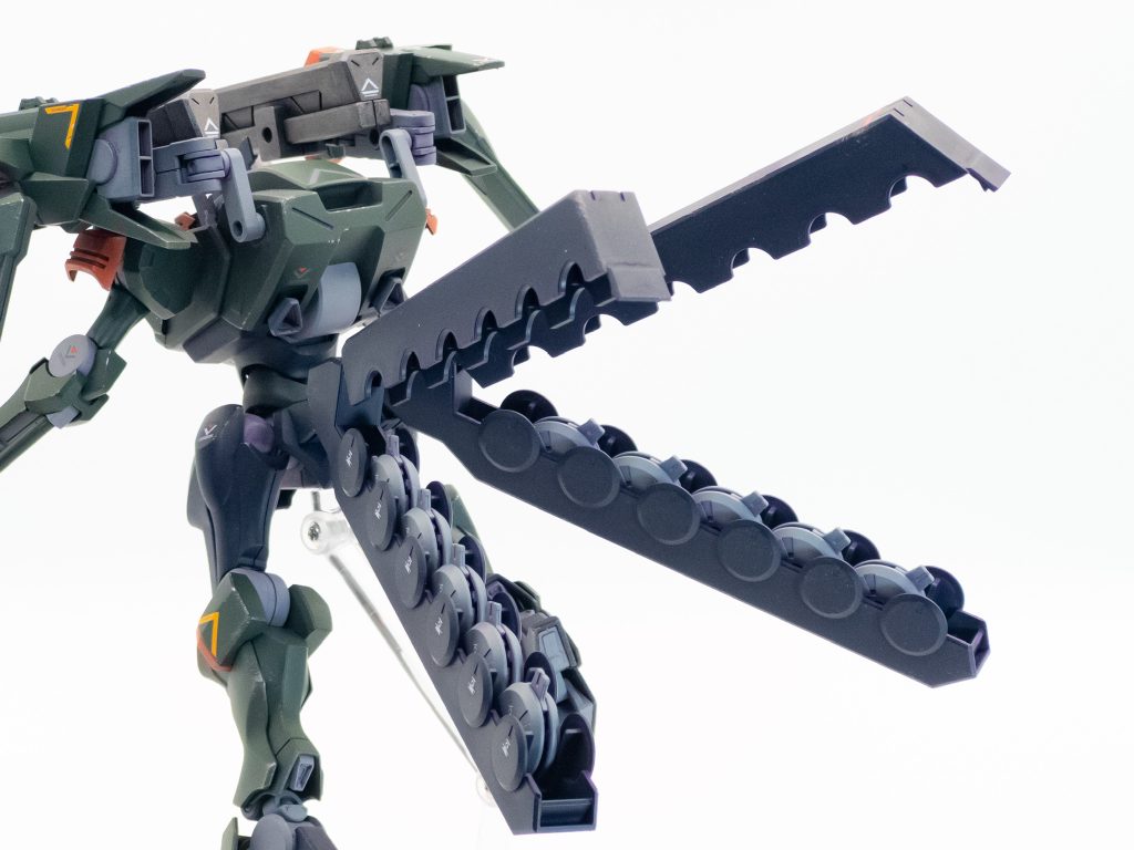 プロトコラキ腰部の大型コンテナに10機格納されている試作型ガンビット。